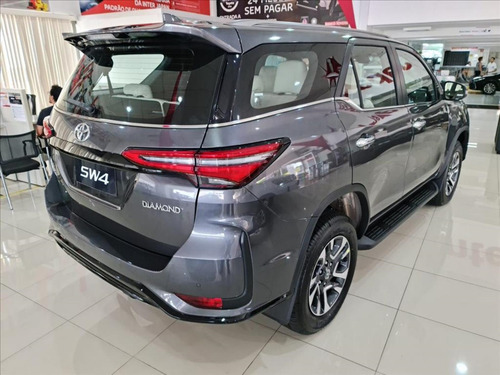 Toyota Hilux SW4 2.8 D-4D TURBO DIESEL DIAMOND 7L 4X4 AUTOMÁTICO