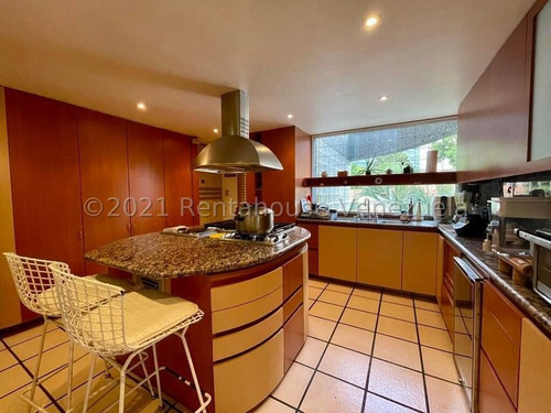 Imagen 13 de 14 de Apartamento Venta Los Palos Grandes Mls #22-12789 Elegante Apartamento Con Cómoda Y Relajante Terraza Con Vista Panorámica, Posee Pisos De Mármol, 5 Habitaciones Más 2 De Servicio