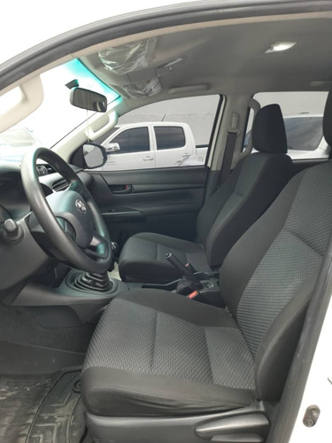 Imagen 9 de 12 de Toyota Hilux 2.7
