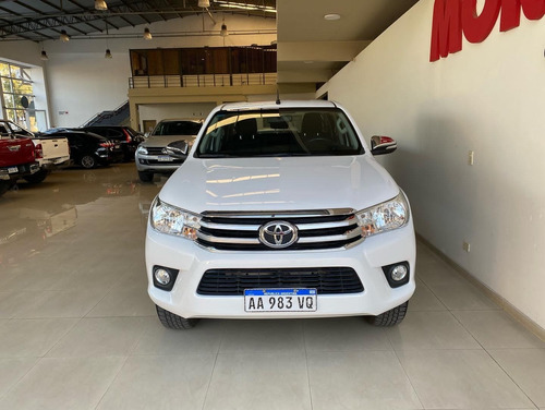 Imagen 3 de 10 de Toyota Hilux 2.8 Cd Srv 177cv 4x2 2017