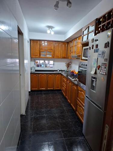 Casa En Venta - 4 Dormitorios 4 Baños - Cochera - 300mts2 - Ituzaingó