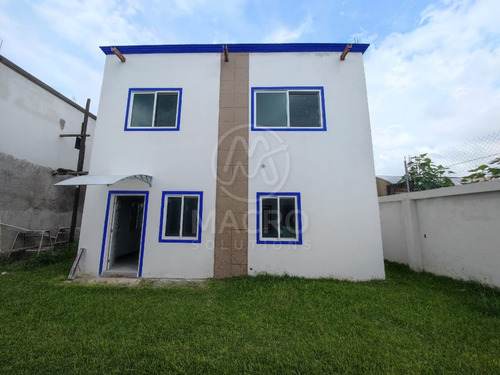 Casa En Venta En Col. Vicente Guerrero Cerca De Plaza Atrios Con 3 Recamaras