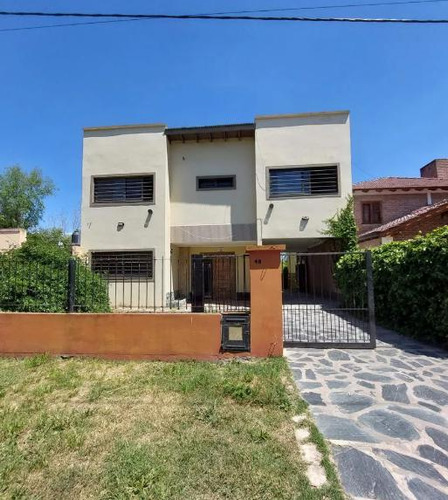 Casa En Venta - 3 Dormitorios 3 Baños 2 Cocheras - 270mts2 - Villa Elisa