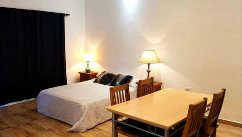 Casa Con Garaje, A Pasos De La Terminal De Ómnibus