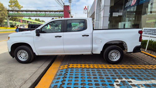 Chevrolet Silverado 4.3 V6 1500 WT Doble Cabina 4x2 At