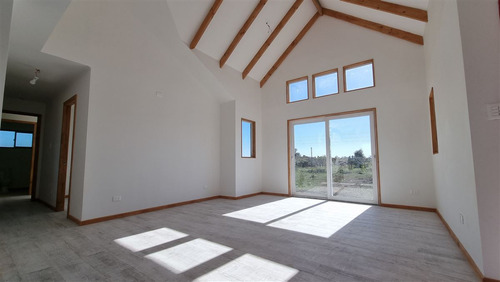 Casa En Venta De 3 Dorm. En Puerto Varas