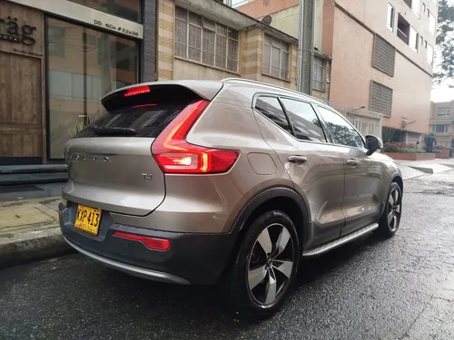 Volvo XC40 MONENTUM 2.0 TURBO AWD 2022