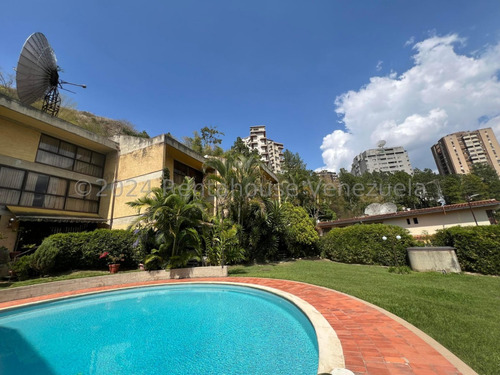 En Venta Excelente Townhouse Con Bella Terraza En Lomas De Prados Del Este
