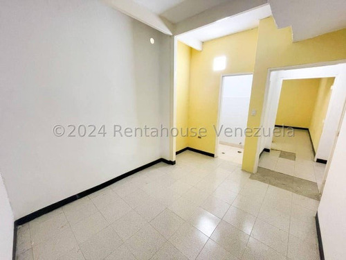Casa Comercial En Alquiler Chuao Mls #24-21398 Bm