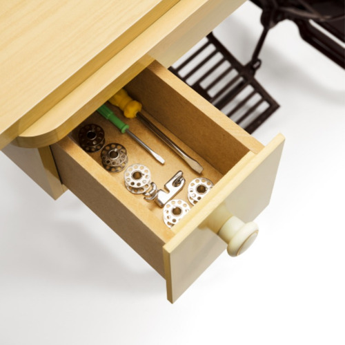 Máquina De Costura Reta Elgin B3 Pretinha Com Móvel E Pedal Máquina De Pedal Modelo Retrô