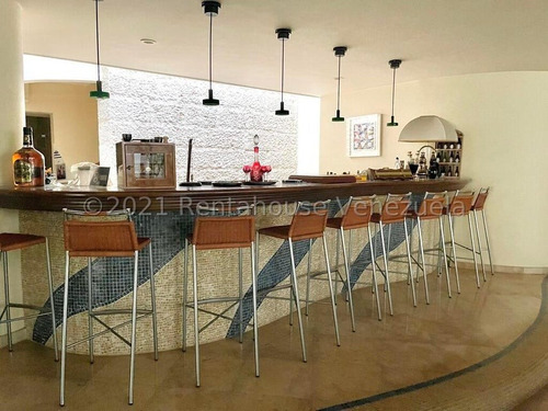 Hermosa Casa De Arquitectura Y Acabados De Lujos ,en Venta Ubicada En Los Chorros 24-4385