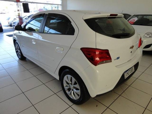 Imagem 3 de 8 de Chevrolet Onix 1.4 Mpfi Lt 8v Flex 4p Manual