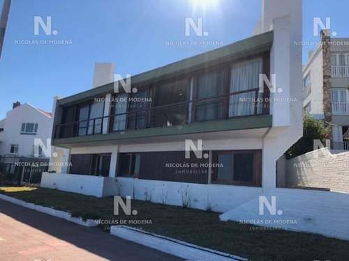 Casa En Venta Frente Al Mar- Ref: 2228