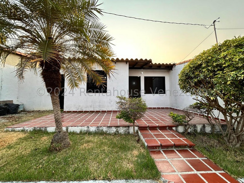 Casa En Venta Cabudare, Cerca De La Ribereña 24-23225 App