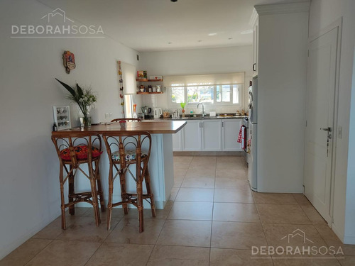 Casa En Venta Con Renta A La Laguna - El Canton