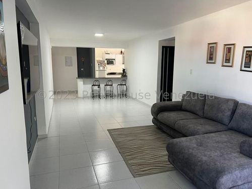 Yoselin Cabesas Vende Apartamento En Cabudare 25-5670 Yc