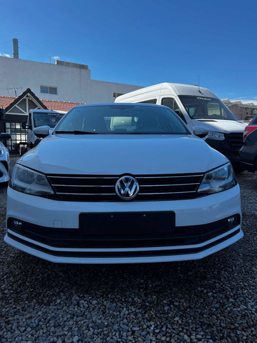 Imagen 7 de 13 de Volkswagen Vento 2017 1.4 Comfortline 150cv At
