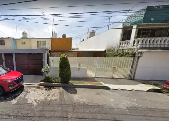 En Prados Del Rosario, Estupenda Casa A La Venta, Inmejorable Remate Bancario