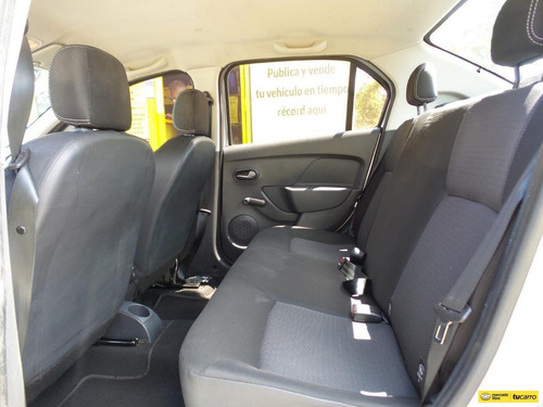 Imagen 13 de 15 de Renault Logan Expression Nigth & Day
