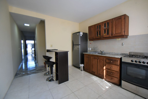 Imagen 2 de 13 de Venta Casa En Villa Luzuriaga Con Cochera Amplia