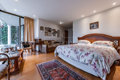 Casa En Venta De 6 Dorm. En Lo Barnechea