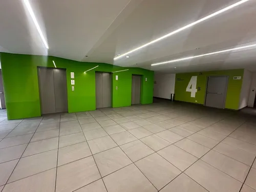 Oficina En Arriendo En Mazuren. Cod A16762