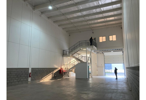 Arriendo Bodega Nueva C/of De 338 M2 En P. Industrial