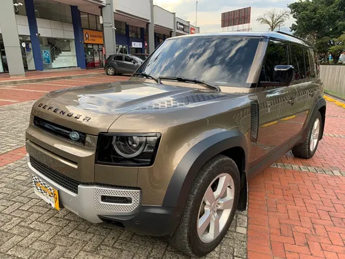 Land Rover Defender First 2021