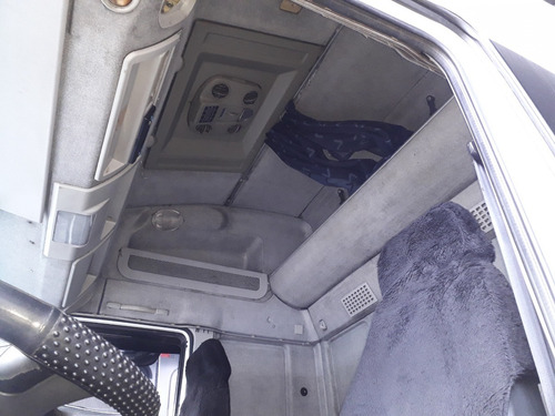Imagem 7 de 8 de Iveco Cursor 330 4x2 2010/2011