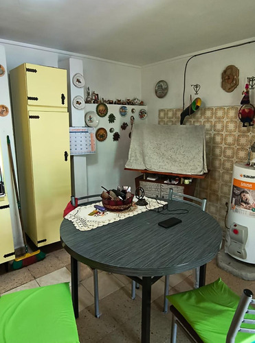 Casa En Venta - 2 Dormitorios 2 Baños - 275mts2 - Tolosa