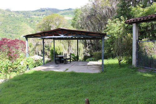 Se Vende Bella Finca De 10 Hectáreas Con Casa Colonial En Cacute Sector Santa Elena, Mérida.