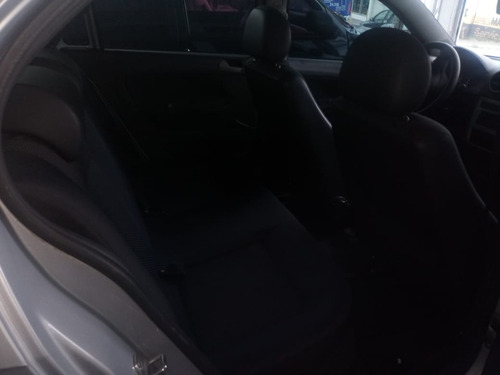 Volkswagen Voyage 1.6 Msi Comfortline Total Flex 4p 2015