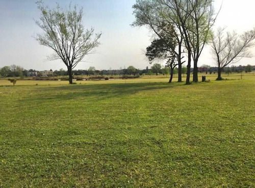 Imagen 1 de 5 de Excelente Lote Al Golf En El Barrio San Isidro Labrador