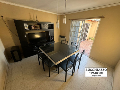 Venta Casa 5 Ambientes Dos Plantas Con Piscina / En Exaltación De La Cruz