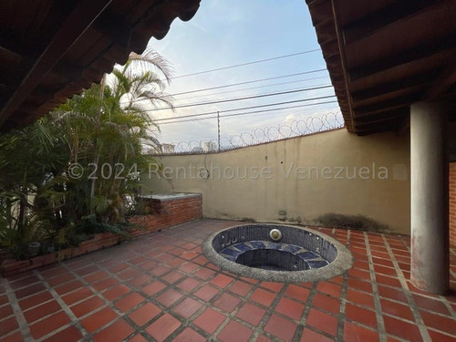 Casa En Venta Maracay Urb Andres Bello Con Piscina Y Parrillera En Buenas Condiciones Zona Norte Kg:24-24527
