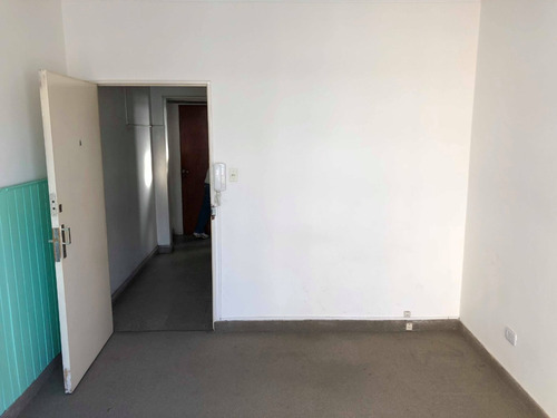 Imagen 3 de 5 de Departamento 3 Ambientes Con Balcon Al Frente