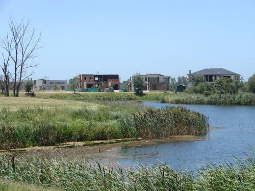 Lencke Vende - Muy Buen Lote En Albanueva Con Fondo Orientado Al Norte