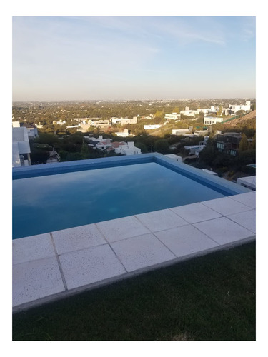 Imagen 4 de 15 de Casa En Venta B°la Rufina Casa Con Vistas Y Ubicacion Privilegiada. 4 Dorm.