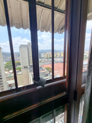 Se Vende Comodo Apartamento En Avenida Universidad La Candelaria Centro. Jp