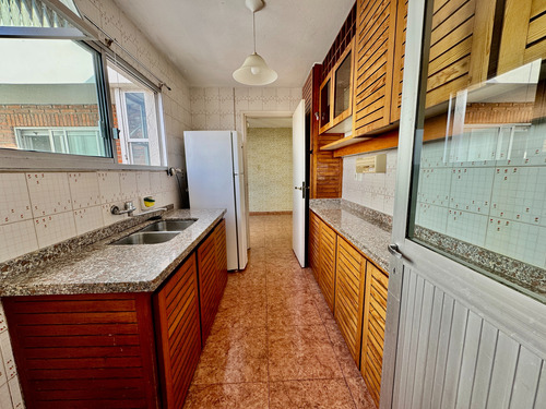Venta Apartamento Pocitos, 2 Dormitorios + Servicio, 3 Baños, Balcón Y Garage