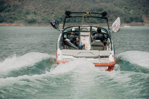 Lancha Ventura 220 Surf 2025 Wake Masterboat Malibu