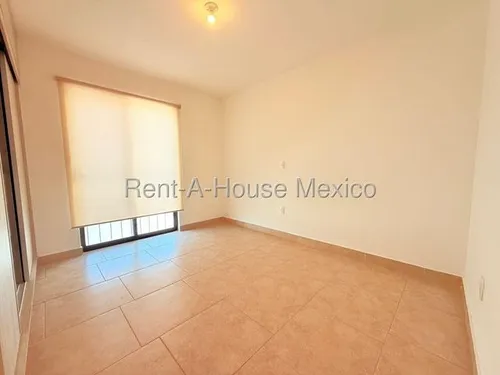 Casa En Renta De 3 Recamaras En El Salitre