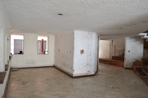 Ubicadísima Propiedad En Venta Como Terreno !
