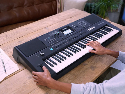 Yamaha Psr-e473 Teclado 61 Teclas Usb Sensibilidad Con Funda