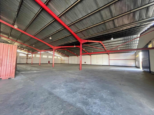Galpón Acero Mall Autopista Gran Mariscal Bacelona Venta 1135m2