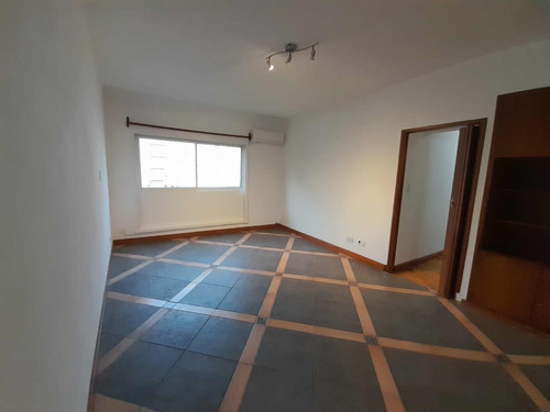 Dueña Alquila Bajas Expensas 80.000. Depto Mejor Zona De Caballito 4 Ambientes A La Calle Muy Luminoso Vista Abierta Expensas Bajas