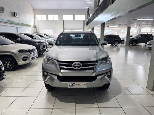 Toyota Hilux SW4 2.7 SR 7 LUGARES 4X2 16V