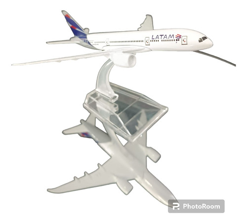 Avion Latam Boeing 787, Escala 1:400, De  15cms Largo, Metál