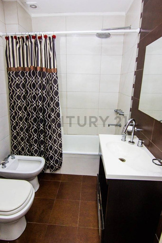 Venta Casa 4 Ambientes, Castelar Norte Excelente Chalet Reciclado A Nuevo En La Mejor Zona De Cast..