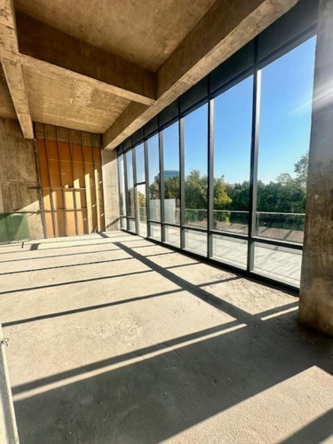 Renta Oficina De 170m2 En Obra Negra Más 50m2 De Una Amplia Terraza Privada En L , Ubicada En El 3er Piso, Cuenta Con 3 Bajadas Para Baños Interiores, Aire Acondicionado 4 Lugares De Estacionamiento